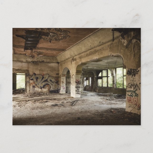 Cartão Postal Cartão-postal do Edifício Abandonado à Esquerda pa (Frente)