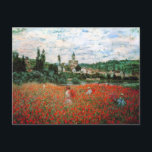 Cartão Postal Cartão-postal Monet Field of Red Poppies<br><div class="desc">Monet Field of Red Poppies. Óleo na canvas de 1879. Monet pintou vários campos de papoila diferentes durante sua carreira. Esta pintura em particular apresenta várias jovens mulheres em sundresses e chapéus de sol coletando as flores vermelhas antes de um rio em um dia de verão ligeiramente nublado. Um presente...</div>