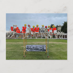 Cartão Postal Cartaz de almoço do Acima de um Skyscraper