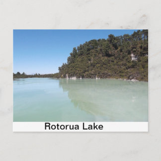 Cartão Postal Cartaz de um belo lago em Rotorua