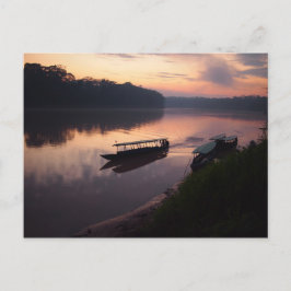 Cartão Postal Cartaz sobre o rio na floresta tropical amazônica