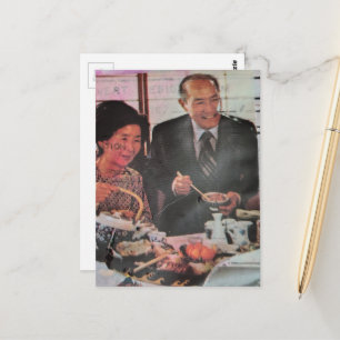 Cartão Postal Casal Vintage Feliz Comendo