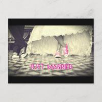 Casal Wedding em um comensal retro do anos 50 do