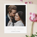 Cartão Postal Casamento de Fotografia Dourada Elegante Obrigado<br><div class="desc">Este simples obrigado de casamento de fotos quentes que você faz com o cartão-postal apresenta uma elegante, minimalista, design moderna. A frente apresenta seus primeiros nomes sob sua foto favorita e uma mensagem 'AMOR e OBRIGADOS veiculados com uma combinação impressionante de duas fontes distintas, com 'e' em um guião luminoso...</div>