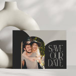 Cartão Postal Casamento de Fotografias do Arch Moderno do Chic N<br><div class="desc">Elegante e chic,  este moderno salve a data mostra sua foto cercada por formas de arco em preto e bege.</div>