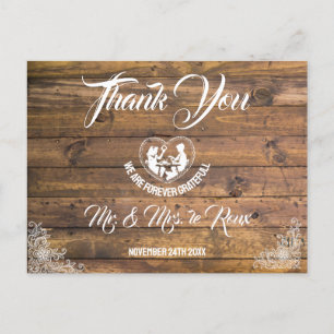 Cartão Postal Casamento de madeira e coração adorável