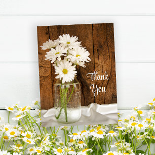 Cartão Postal Casamento de Mason Jar White Daisies Barn Obrigado