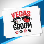 Cartão Postal Casamento de Vegas - Groom - Esquadrão de Despedid<br><div class="desc">Planejar uma despedida de solteiro em Vegas ou casar-se em Vegas? Este design de Vegas Groom é perfeito para uma recepção de casamento ou lua de mel em Vegas! Vire as cabeças na pista de Las Vegas, jogue no cassino, ou bebendo de dia num clube de Vegas! Possui óculos de...</div>