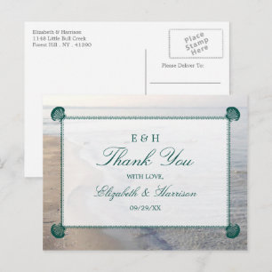 Cartão Postal Casamento Elegante Monograma & Teal Scallop Beach