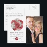 Cartão Postal Casamento Floral Branco e Borgonha Salva a Data<br><div class="desc">Casamento vermelho e branco salve o cartão de data com sotaques de verde-floresta. Destacados são dália,  crisântemo e rosas.</div>