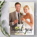 Cartão Postal Casamento Obrigado Noiva e Foto B do Groom<br><div class="desc">Cartaz de Foto de Casamento Obrigado Noiva e Groom - Script Preto</div>