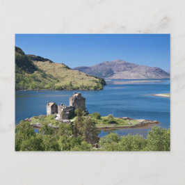 Cartão Postal Castelo de Eilean Donan sob um cartão-postal azul