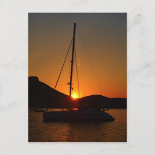 Cartão Postal Catamaran no pôr do sol Ibiza.