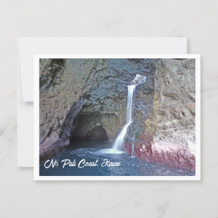 Cartão Postal Caverna e Cascata ao longo da costa de NāPali, Kau
