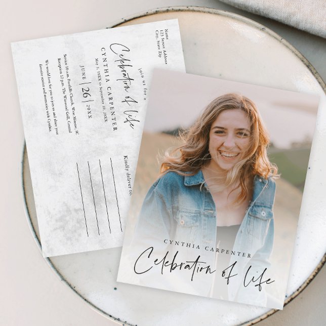 Cartão Postal Celebração Moderna da Memória Funeral  (Modern handwritten script celebration of life photo memorial postcard.)