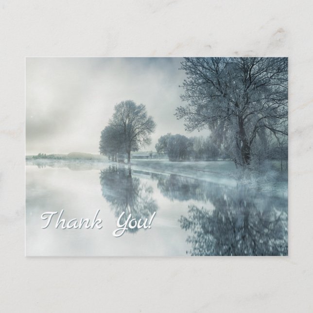 Cartão Postal Cena de Inverno Foggy de um Lago, com Árvores e Cé (Frente)
