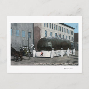 Cartão Postal Cena Flutuante de Potatoa Nua Gigante