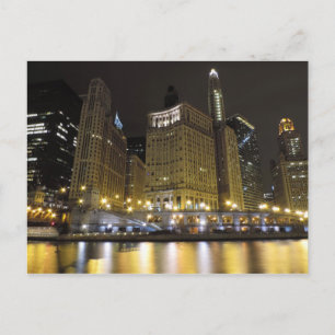 Cartão Postal Centro Chicago no rio Chicago à noite