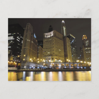 Cartão Postal Centro Chicago no rio Chicago à noite
