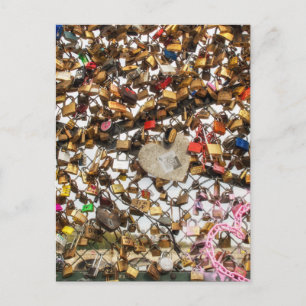 Cartão Postal Cerca com cadeados de fotografia amorosa