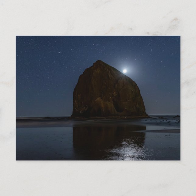 Cartão Postal Céus Acima de Haystack Rock | Cannon Beach, Oregon (Frente)