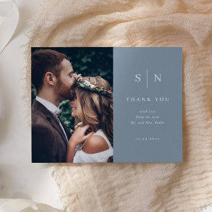 Cartão Postal Chic mínimo   Branco sobre a foto azul empoeirada