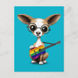 Cartão Postal Chihuahua Puppy Jogando Orgulho gay Rainbow Guitar