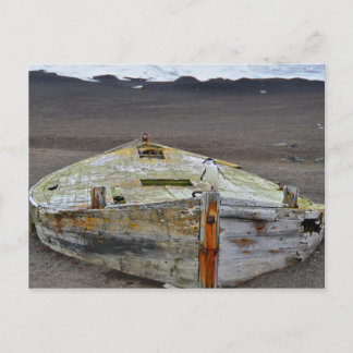 Cartão Postal Chinstrap Penguin em pé no barco