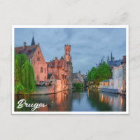 Cidade antiga e torre de Belfry à noite em Bruges