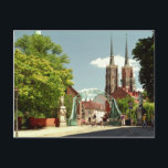 Cartão Postal Cidade Velha de Wroclaw<br><div class="desc">Fotografia da Cidade Velha em Wroclaw,  Polônia. Duas torres em ascensão da Catedral,  uma ponte romântica sobre o rio,  árvores verdes e muito sol.</div>