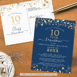 Cartão Postal Classe Reunião Azul Dourado Estrelas Luzes a Qualq<br><div class="desc">Convite postal de reunião de classe moderna e elegante para qualquer reunião de ano (mostrada para 10 anos) com estrelas e luzes douradas, tipografia elegante de script manuscrito e um fundo de cores personalizado (mostrado em azul) que você pode mudar para a cor da sua escola ou para a cor...</div>