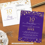 Cartão Postal Classe Reunião Roxo Estrelas Douradas Luzes A Qual<br><div class="desc">Convite postal de reunião de classe moderna e elegante para qualquer reunião de ano (mostrada para 10 anos) com estrelas e luzes douradas, tipografia elegante de script manuscrito e um fundo de cores personalizado (mostrado em roxo) que você pode mudar para a cor da sua escola ou para a cor...</div>