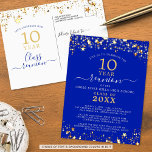 Cartão Postal Classe Reunion Royal Blue Star Lights<br><div class="desc">Convite postal de reunião de classe moderna e elegante para qualquer reunião de ano (mostrada para 10 anos) com estrelas e luzes douradas, tipografia elegante de script manuscrito e um fundo de cores personalizado (mostrado em azul real) que você pode mudar para a cor da sua escola ou para a...</div>