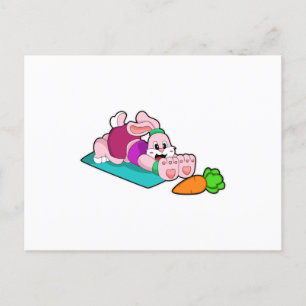 Cartão Postal Coelho com Cenoura na Yoga sobre Tapete de Yoga