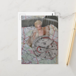 Cartão Postal Colagem de relógio e mapa de moda surrealista femi
