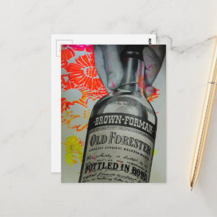 Cartão Postal Colagem Floral de Garrafa de Uísque Engarrafada em
