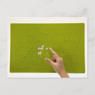 Cartão Postal Colocando uma parte do quebra-cabeça