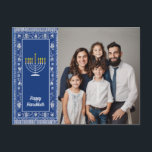Cartão Postal Com foto🕎 Feliz Hanukkah, Menorah, personalizável<br><div class="desc">Feliz Hanukkah com Menorah em fundo azul. Fundo totalmente personalizável. Por favor,  insira sua própria foto,  com você no meio</div>