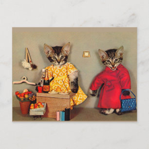 Cartão Postal comprando mesa de gatinho e caixa de couve