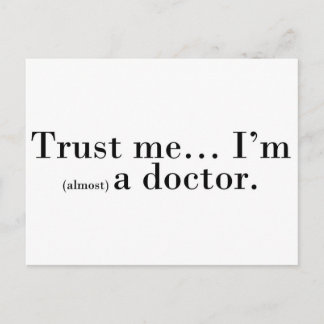 Cartão Postal "Confie-me… Eu sou (quase) um doutor. "