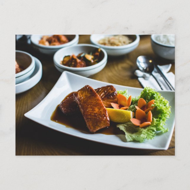 Cartão Postal Conjunto de Comidas Coreanas de Salmão Grelhado (Frente)