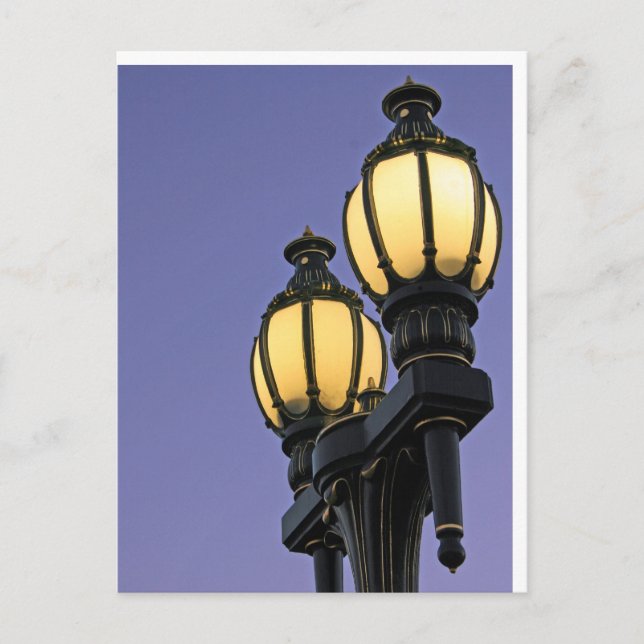 Cartão Postal Contra o céu roxo (Frente)