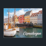 Cartão Postal Copenhague, Dinamarca<br><div class="desc">Este cartão postal cénico apresenta uma fotografia da bela cidade de Copenhague,  Dinamarca. Este delicioso cartão postal seria ideal para amigos,  familiares e colegas.</div>