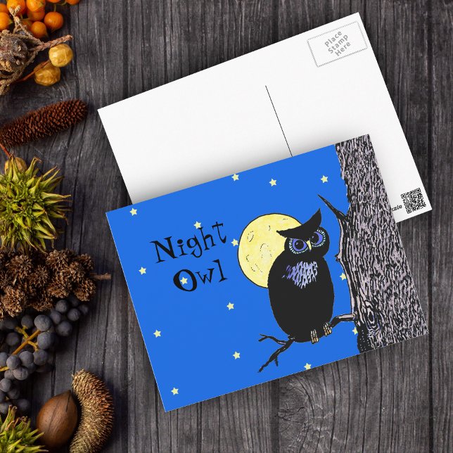 Cartão Postal Coruja da Noite no PostCard da Lua (Black owl in night sky with moon stars in tree on blue postcard.)