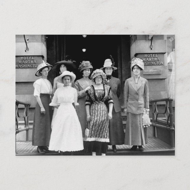 Cartão Postal Country Girls Take New York, 1910 (Frente)