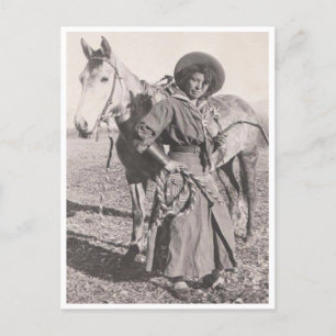 Cartão Postal Cowgirl no hábito de equitação dos anos 80