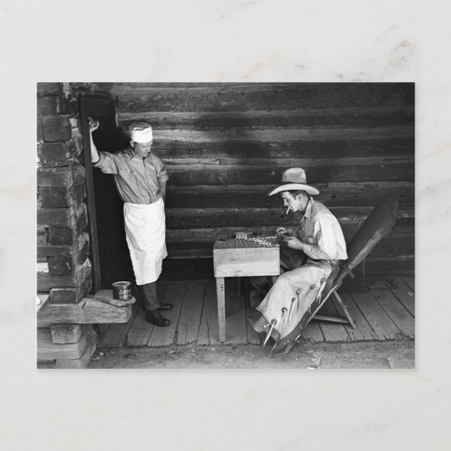 Cartão Postal Cozinheiro observando um vaqueiro jogando cartas (Frente)