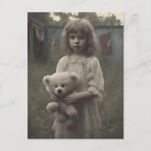 Cartão Postal Criança Fantasma Triste no Circo Antigo Abandonado