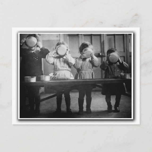 Cartão Postal Crianças comendo. França c1941 (Frente)