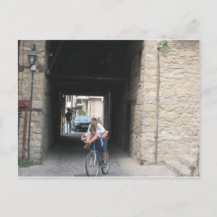 Cartão Postal Crianças de bicicleta